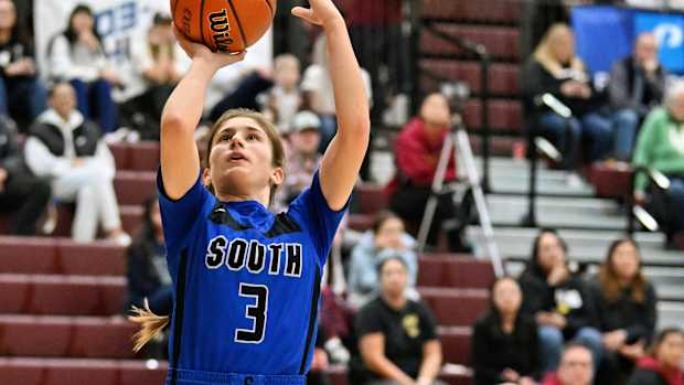 a South Medford Mission Hills girls basketball Oregon POA Holiday Classic December 30 2023 Leon Neuschwander 8